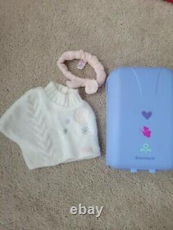 AMERICAN GIRL DOLLS LOT WITH ACCESSORIES, CLOTHES, 1 with pierced ears