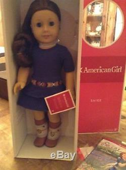 AMERICAN GIRL DOLL SAIGE 18 GOTY 2013. NEW IN BOX NRFB Complete Ring And Book