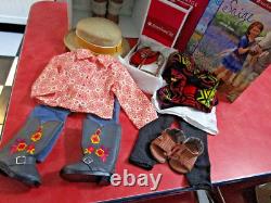 American Girl 18 Saige 2013 Girl Of The Year Retired + Access. & 2 Outfit New