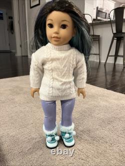 American Girl Corinne Tan 2022 GOTY 18 Carrying Case Book Brush Snow AG Doll