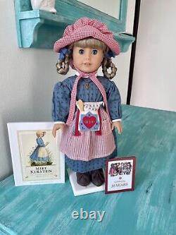 American Girl Doll KIRSTEN Larson 35th Anniversary Collection / Stand