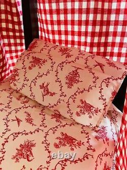 American Girl Felicity's Canopy Bed and Bedding In Excellent condition