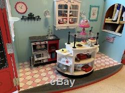 American Girl Graces French Bakery