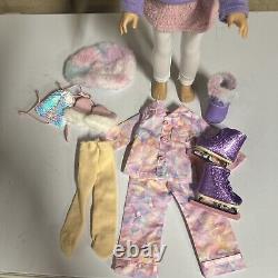 American Girl Gwynn 2022 Wellie Wishers In Meet With Accessories, PJ's & Skates