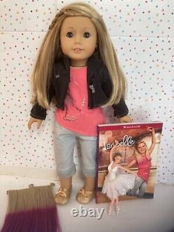 American Girl Isabelle Palmer 2014 GOTY Doll SHOWCASE