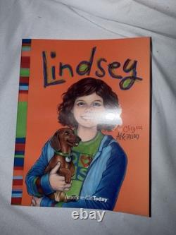 American Girl Lindsey Bergman Girl of The Year 2001 + Book + Accessories! EUC