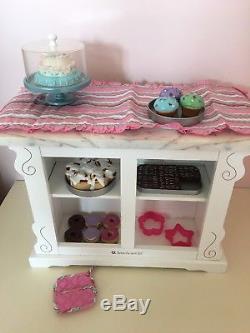 American Girl Sweet Treats Bakery Case with Food in Box + Cupcakes Cake Stand ++
