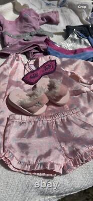 American girl Doll GRACE With Lots Of Clothes, Bracelet Shoes Ect Rare