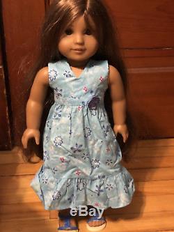 Kanani American Girl Doll with original clothes and box! In good condition