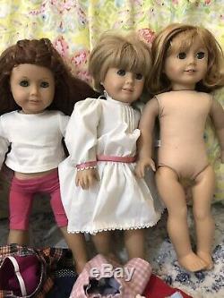 Lot of 5 American girl Pleasant Company dolls, clothes and accessories