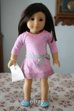 NEW American Girl Truly Me 18 DOLL #40 Lt Skin Brown Hair & Eyes Pierced Ears A