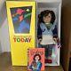 NEW in BOX 2001 American Girl Today 18 Doll LINDSEY BERGMAN with Book Retired