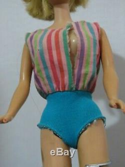 Vintage 1070 Barbie American girl. Blonde. Bendable leg doll. Mattel. 1960s