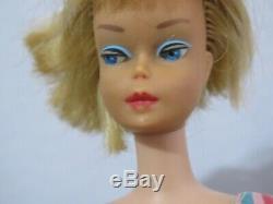 Vintage 1070 Barbie American girl. Blonde. Bendable leg doll. Mattel. 1960s