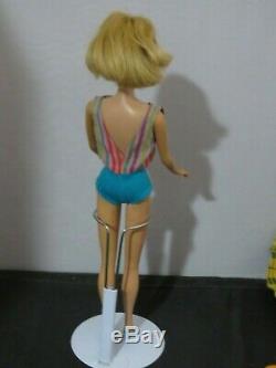 Vintage 1070 Barbie American girl. Blonde. Bendable leg doll. Mattel. 1960s